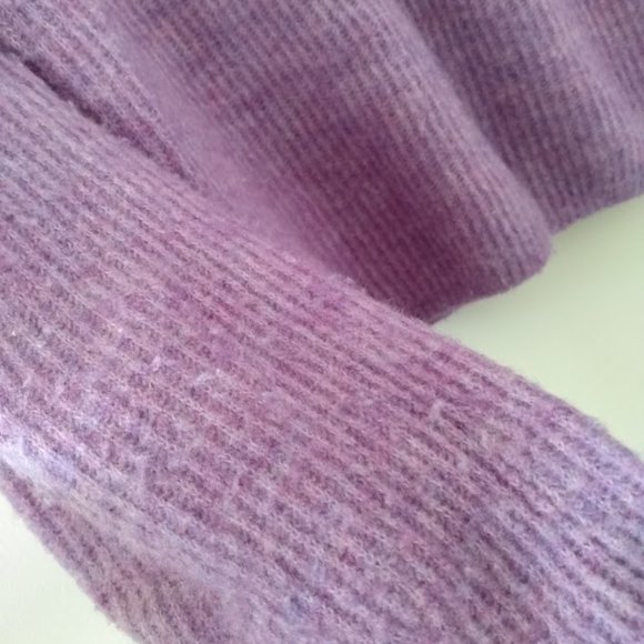 Banana Republic Cropped Sweater - Picture 5 of 5